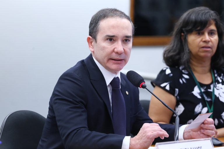 Projeto aumenta pena para crime de maus-tratos praticado em escolas – Notícias