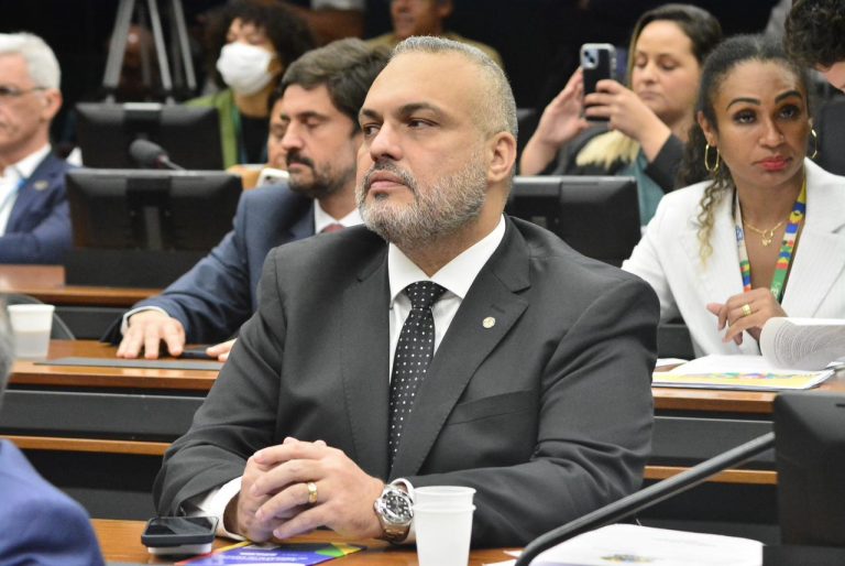 Projeto obriga cemitérios a terem áreas para pets e autoriza enterro de animais em jazigos da família – Notícias