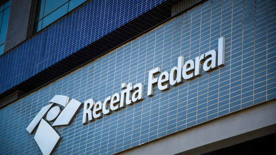 Receita exonera auditor alvo de operação da Polícia Federal