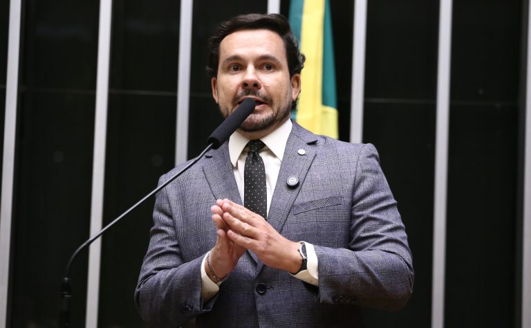 Relator diz que exigir certidão criminal para casamento pode reduzir violência contra mulher; ouça a entrevista – Notícias