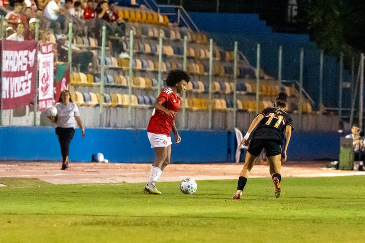 São Paulo vence o Internacional de virada na estreia do Brasileirão Feminino