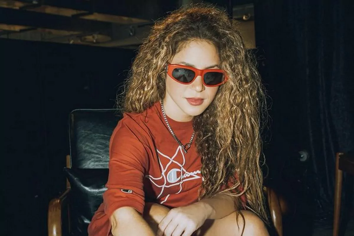 Shakira leva susto com Piqué na plateia de seu show. Vídeo!