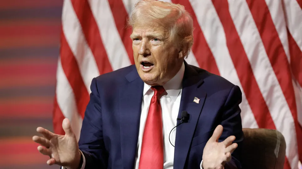 ‘Posso fazer coisas terríveis a países, mas não cobrar taxas’, diz Trump