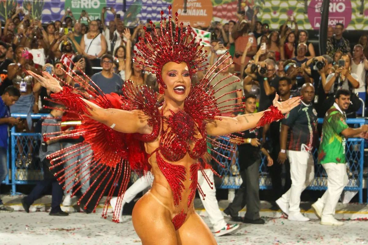 Virginia Fonseca enfrenta perrengue com fantasia em sua estreia pela Grande Rio