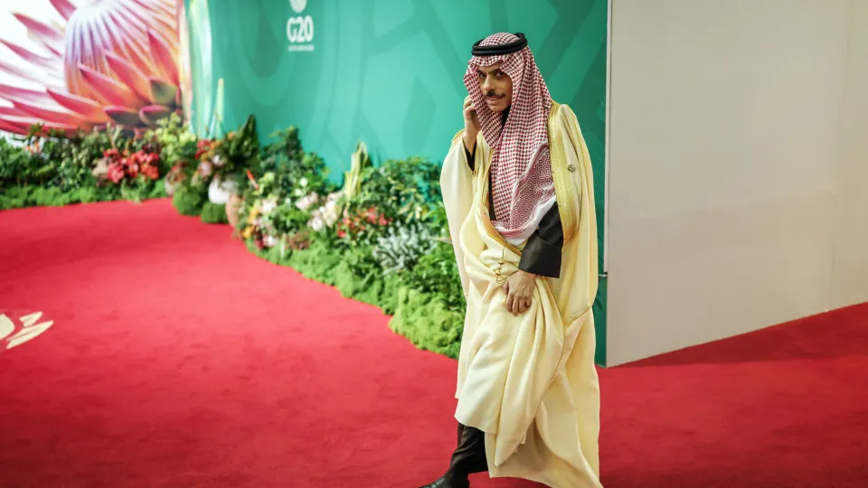 Aliada dos EUA, Arábia Saudita condena “agressão israelense” contra Síria