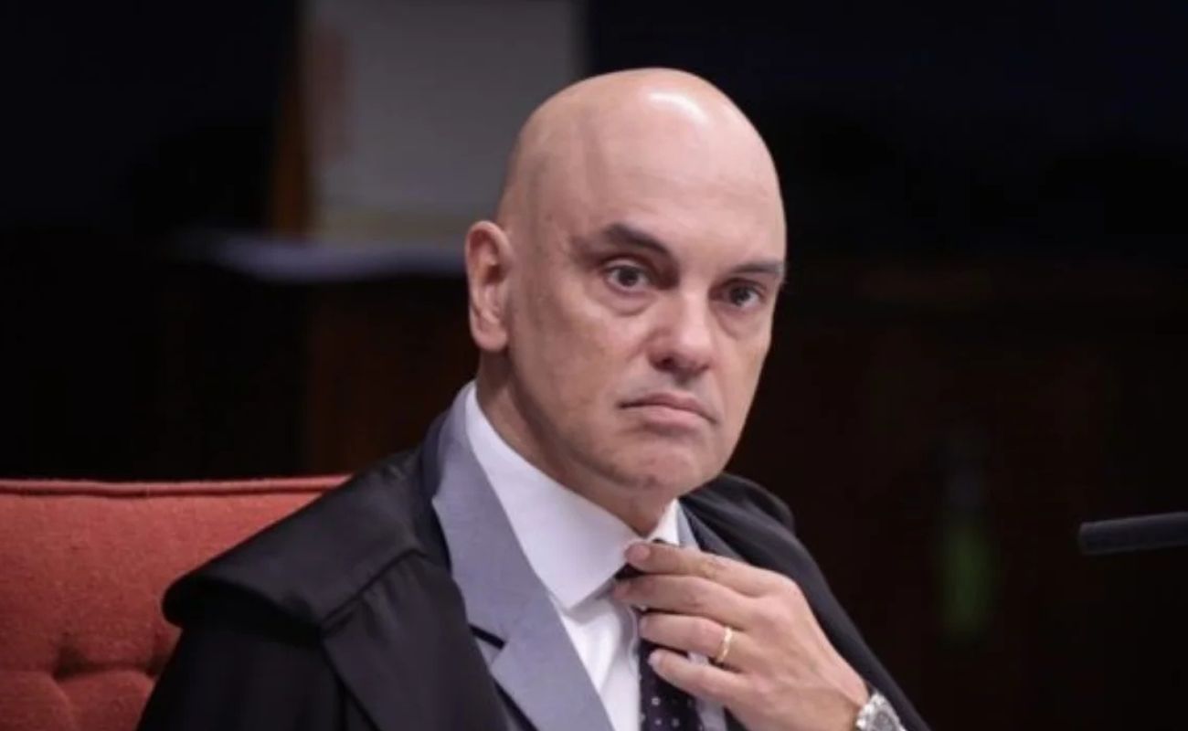 Aliados de Moraes veem caminho para prisão domiciliar de Bolsonaro após piora grave na saúde