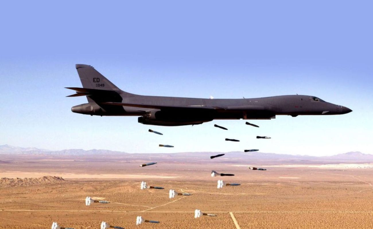 Bombardeiros B-1B Lancer dos EUA são preparados para ataques de longo alcance