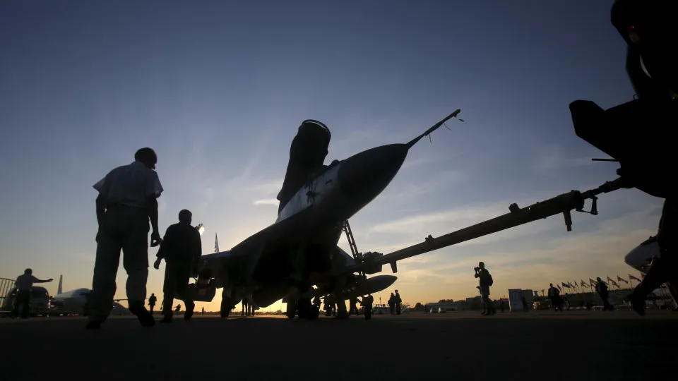 Bombardeiros dos EUA chegam a base britânica após fim de veto