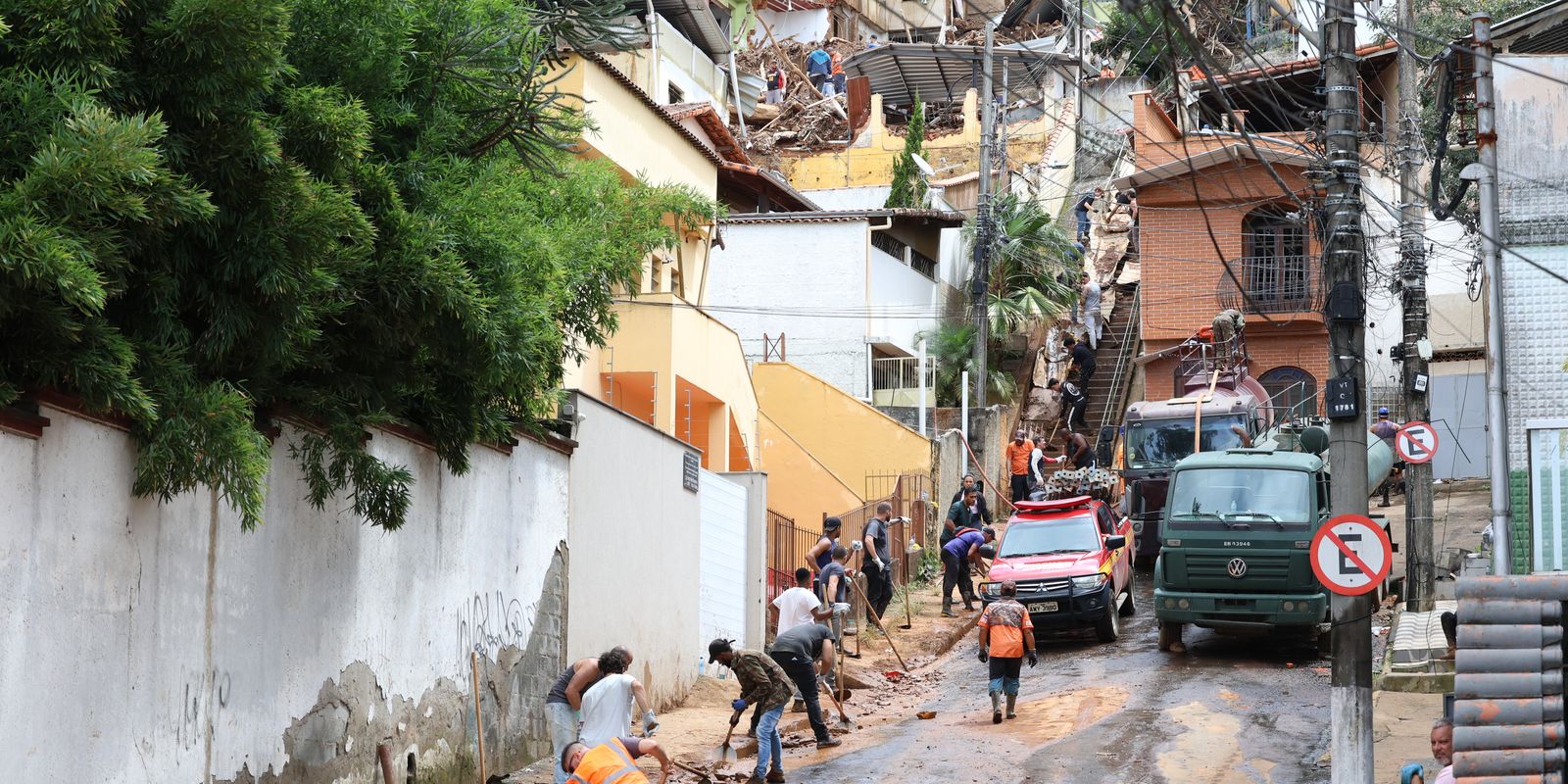 Buscas em Juiz de Fora estão encerradas; moradores seguem fora de casa