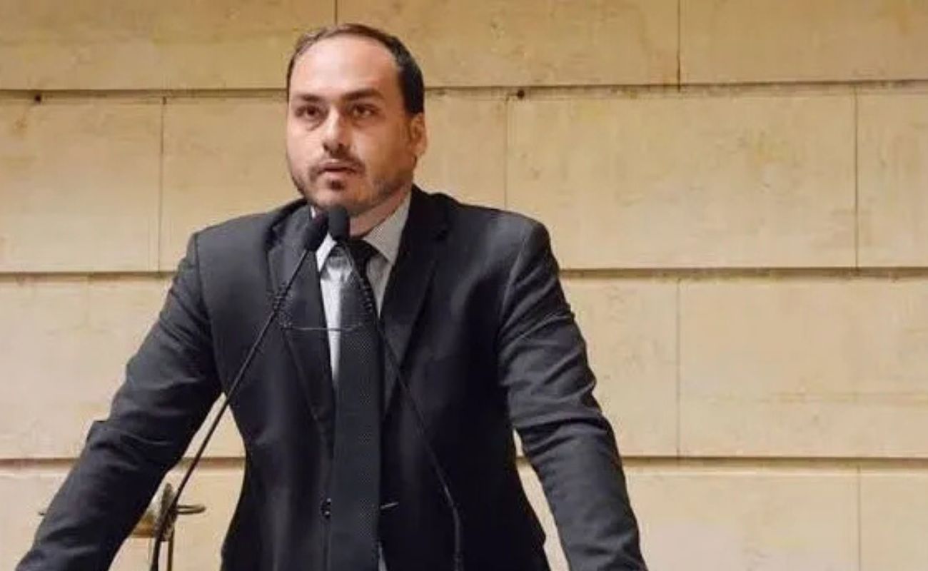 Carlos Bolsonaro denuncia: Viagens de Lula custaram R$ 44 Milhões em 2025