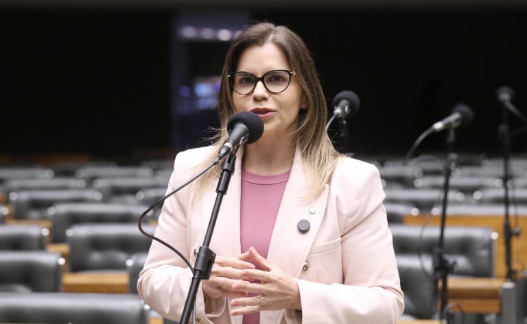 Comissão aprova projeto que assegura à gestante direito a fotógrafo durante o parto – Notícias