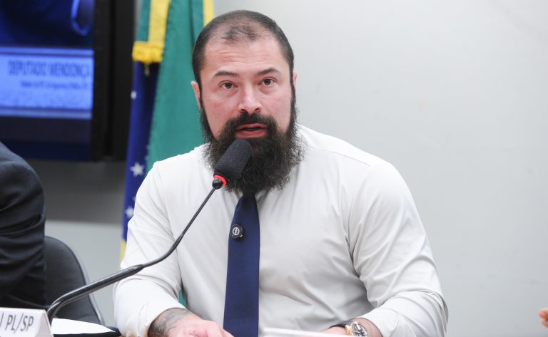 Comissão aprova projeto que equipara comércio de cigarro ilegal ao tráfico de drogas – Notícias