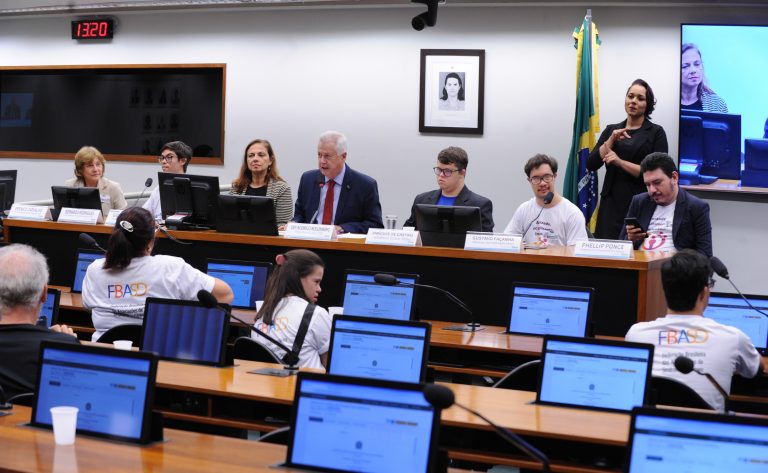 Debatedores cobram combate ao capacitismo e ‘adaptação real’ para pessoas com síndrome de Down – Notícias