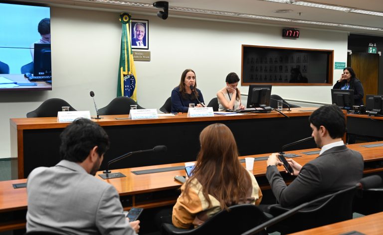 Debatedores divergem sobre modelo de exame de proficiência médica – Notícias