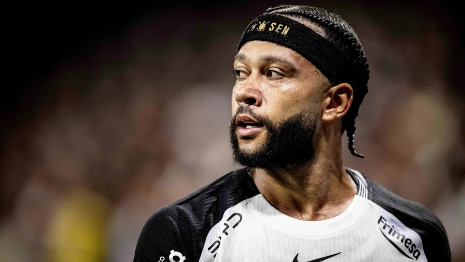 Técnico da Holanda diz que Memphis ‘precisa de minutos’