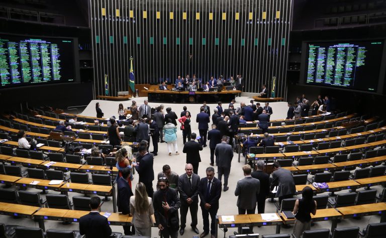 Deputados analisam em Plenário a PEC da Segurança Pública; acompanhe – Notícias