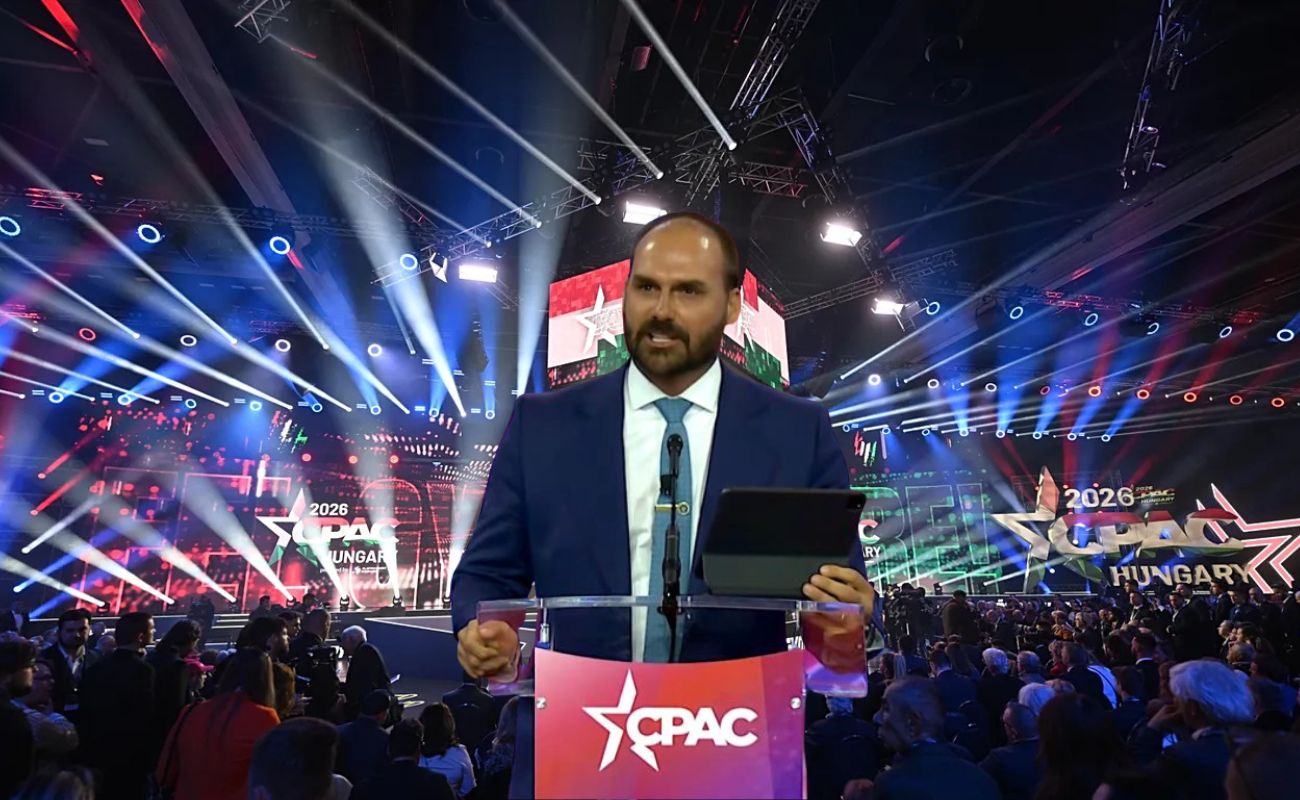 Eduardo  participa do CPAC Hungria 2026 e denuncia perseguição política no Brasil