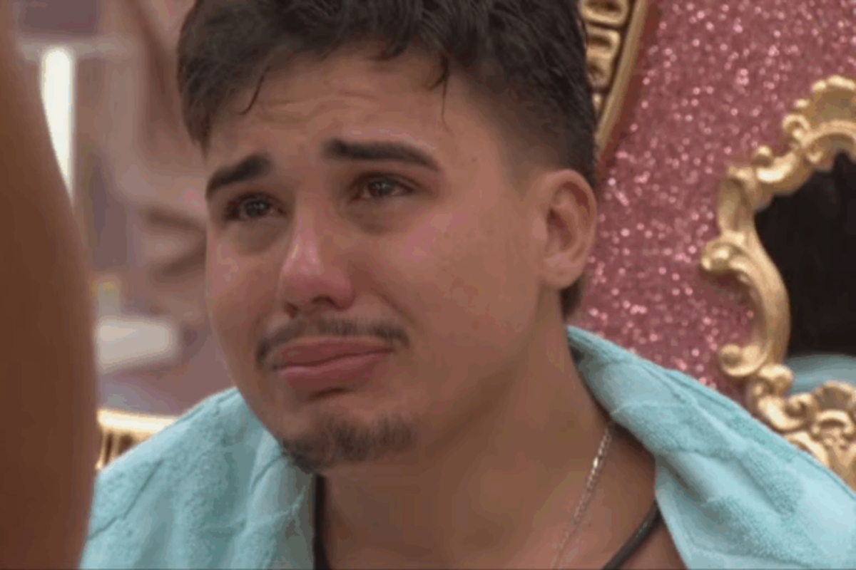 Ex-BBB Pedro deixa clínica psiquiátrica após dois meses. Foto!