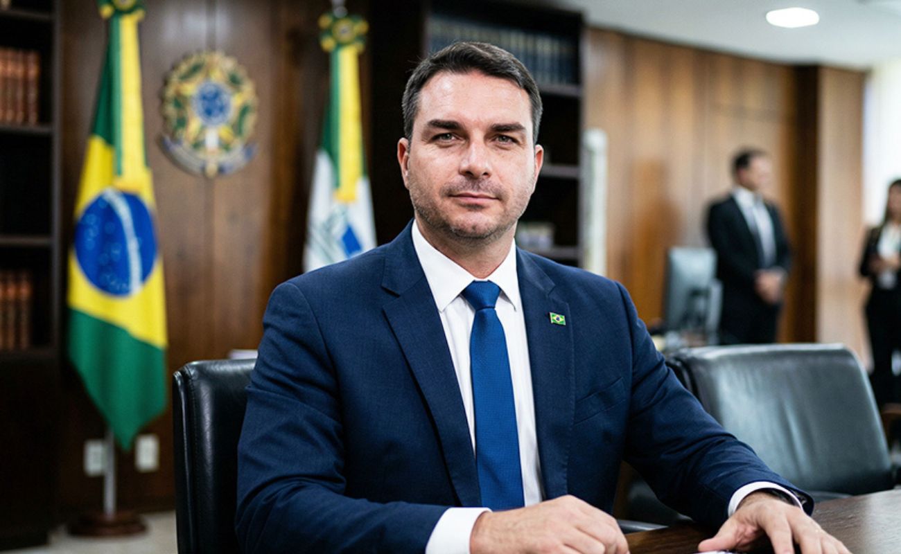 Ex-marqueteiro de Lula diz que Flávio representa o futuro e PT fica preso ao passado