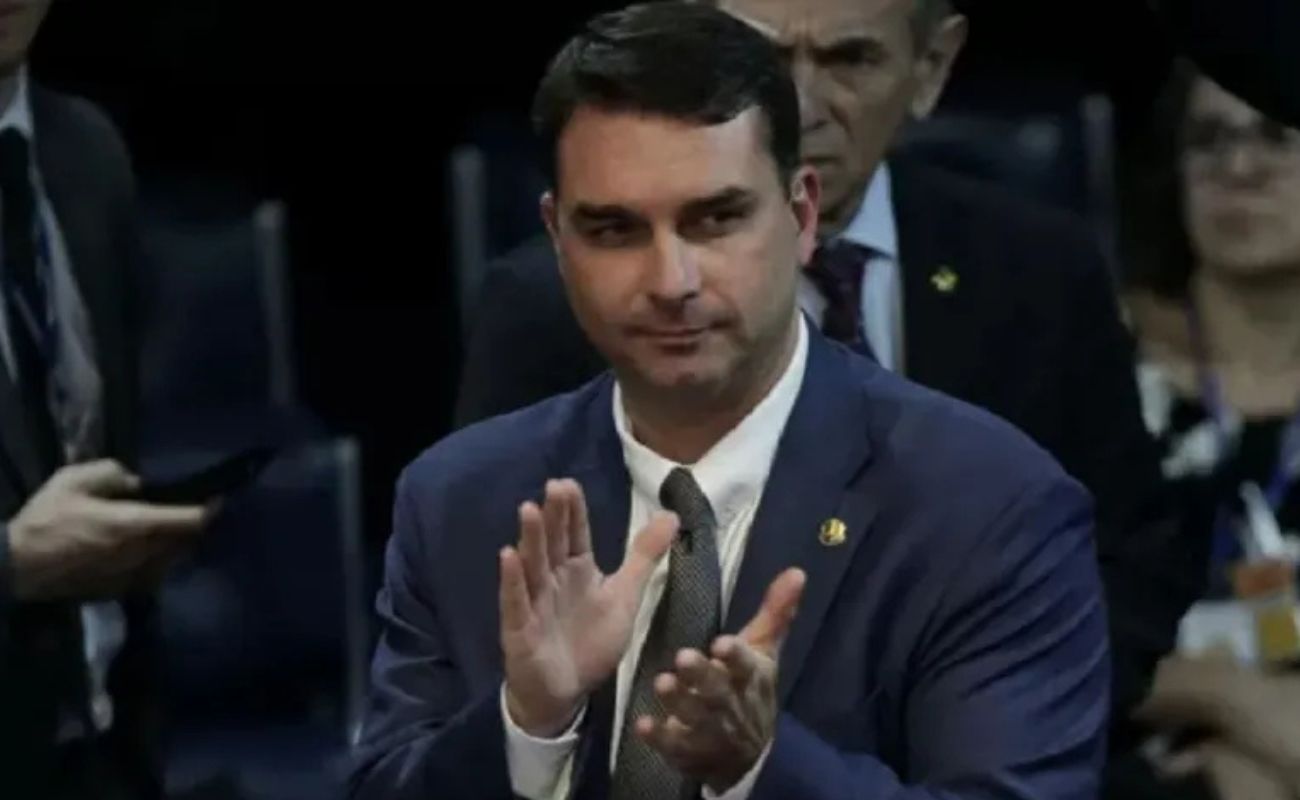 Flávio Bolsonaro celebra Dia Internacional da Mulher
