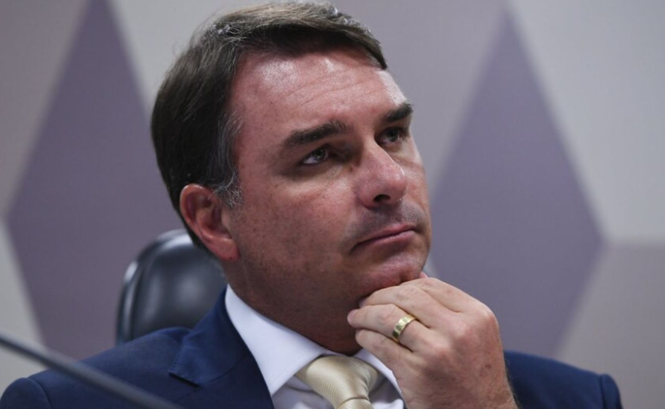 Flávio confirma reunião com Moraes para discutir prisão domiciliar do pai