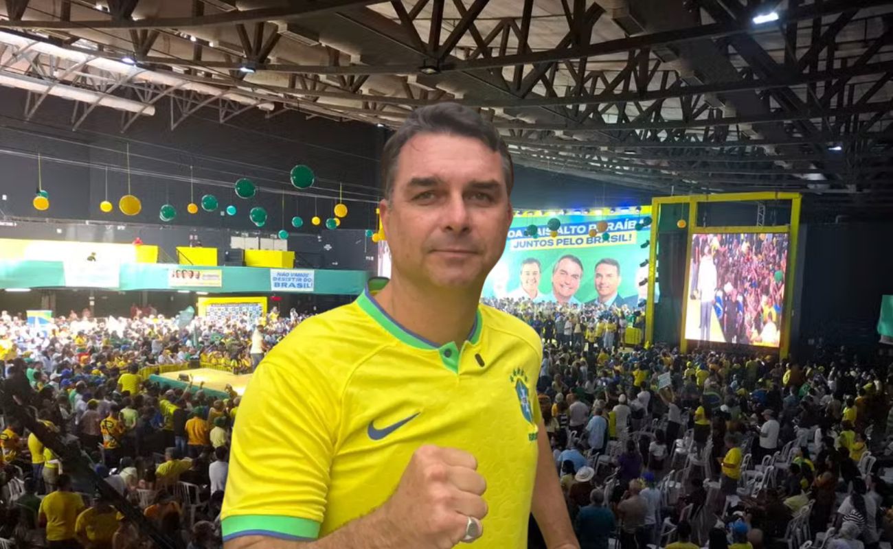 Flávio é ovacionado por multidão de apoiadores ao chegar em João Pessoa