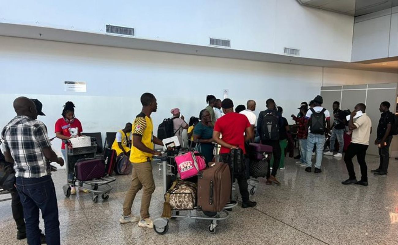 Haitianos deixam Viracopos após 55 horas de espera