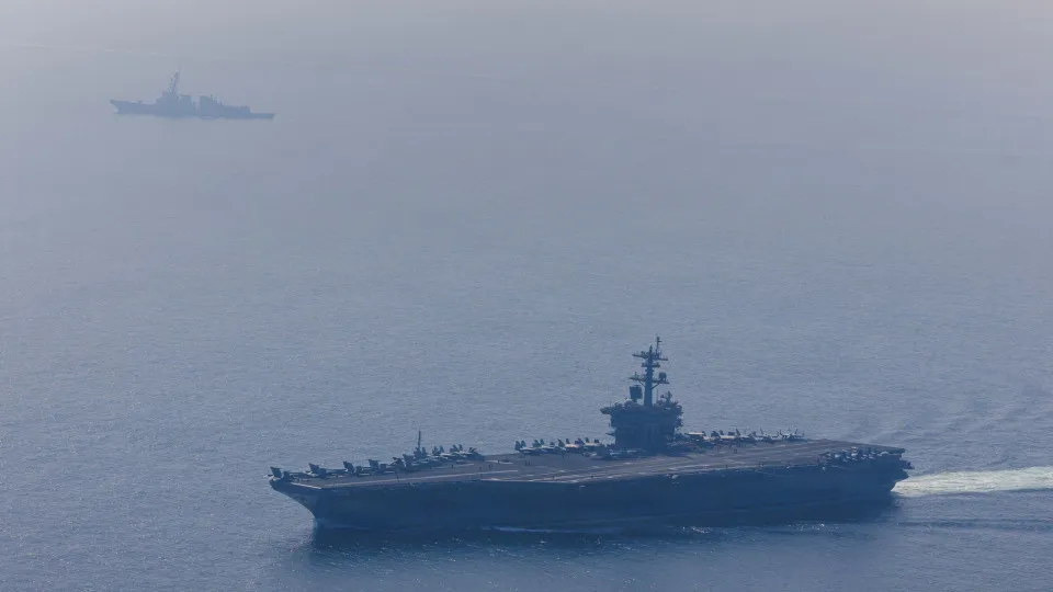 Irã diz ter atingido porta-aviões USS Abraham Lincoln, dos EUA