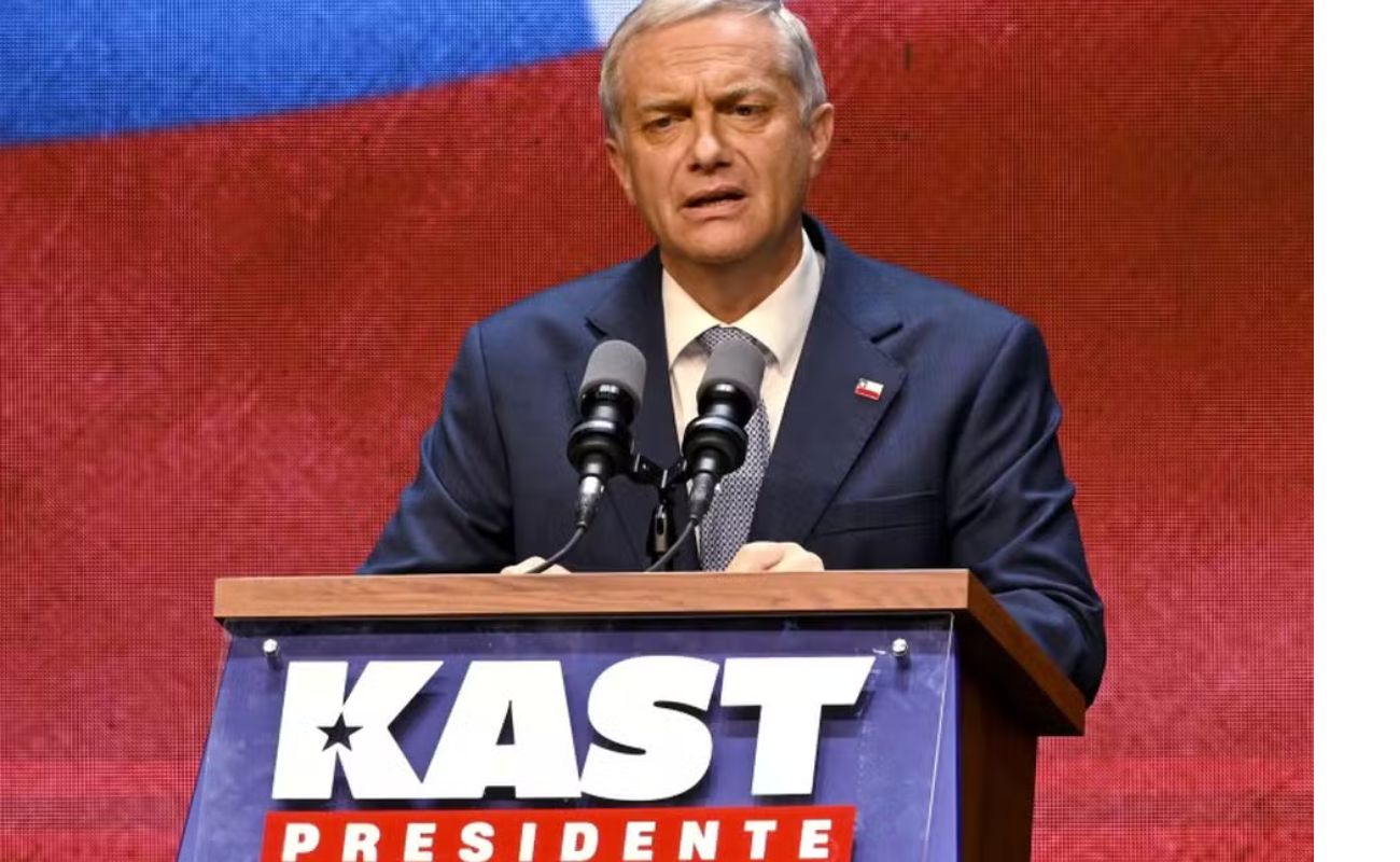 Kast defende convite aos Bolsonaro e minimiza ausência de Lula
