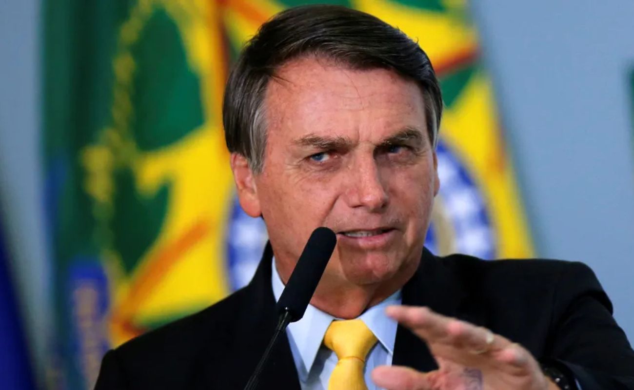 Moraes determina vigilância presencial no entorno da casa de Bolsonaro