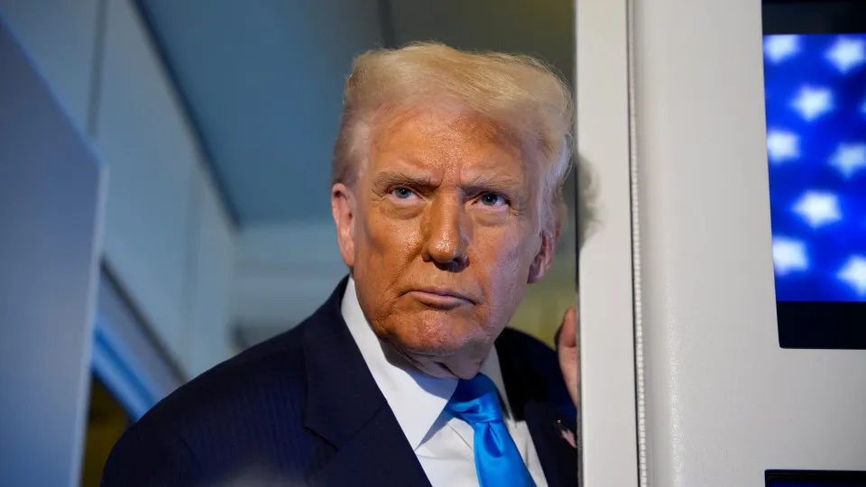 Pesquisa aponta que 58% dos americanos consideram um fracasso 1º ano da 2º gestão de Trump