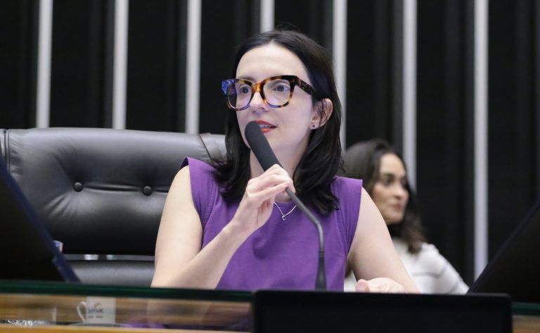 Projeto de lei estabelece regras para combater o ódio contra mulheres na internet – Notícias