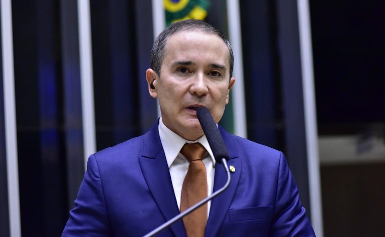 Projeto proíbe cobrança de juros e multas em contas atrasadas de serviços essenciais – Notícias