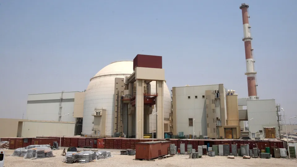 Rússia alerta: Central nuclear iraniana que opera no sul está em perigo