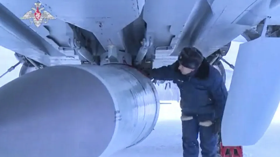 Rússia ataca Ucrânia com míssil hipersônico Kinzhal e 442 drones