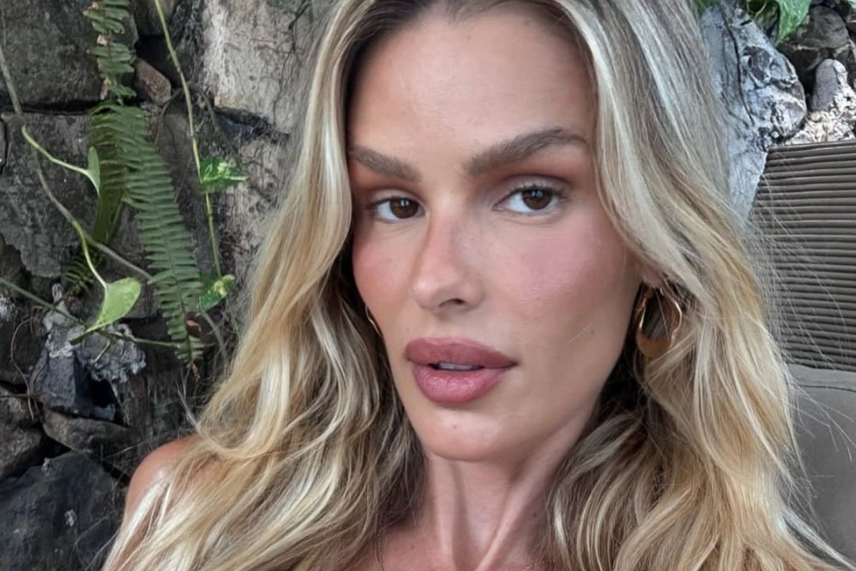 Yasmin Brunet mostra perrengue em salão de beleza