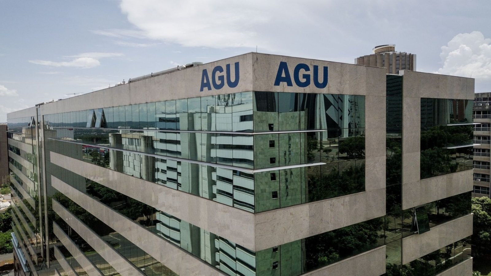 AGU envia nova notificação ao X e pede que plataforma não remova postagens de jornalistas