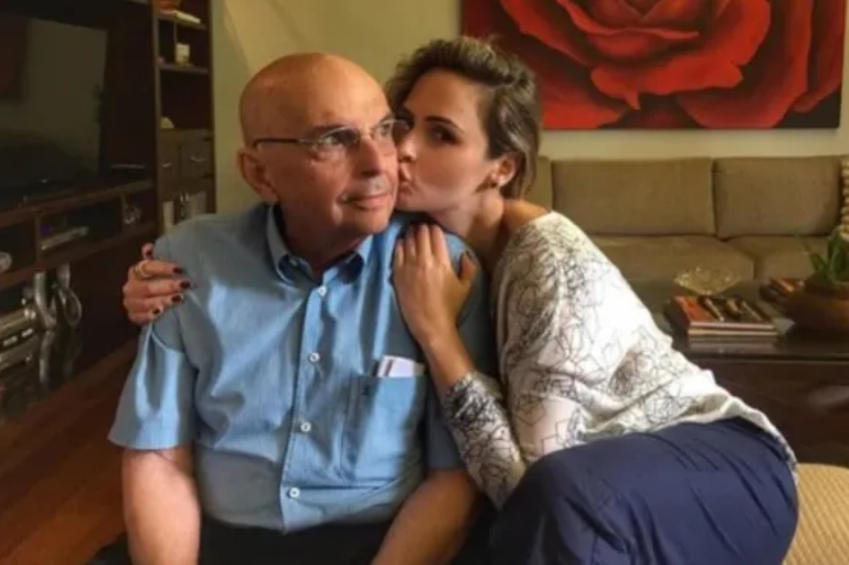 Ana Paula é comunicada da morte do pai e Tadeu quebra protocolo