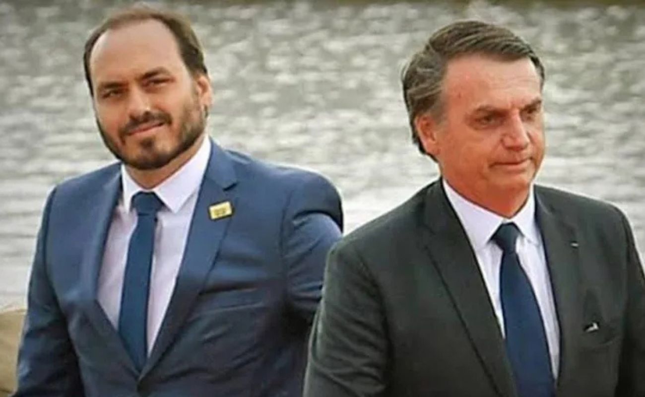 Carlos relata visita ao pai em domiciliar e denuncia deterioração da saúde de Bolsonaro