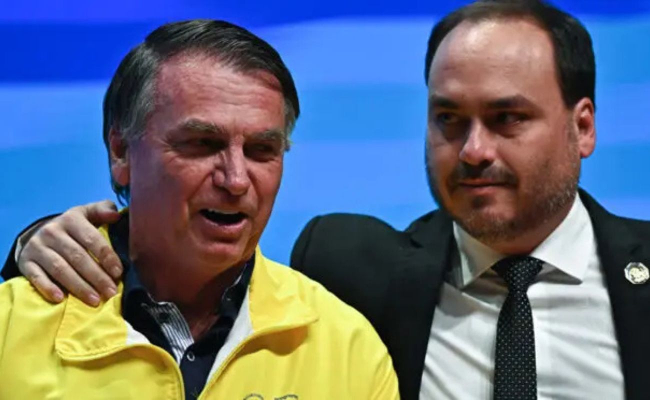 Carlos visita Jair Bolsonaro em domiciliar e relata melhora no estado de saúde do presidente