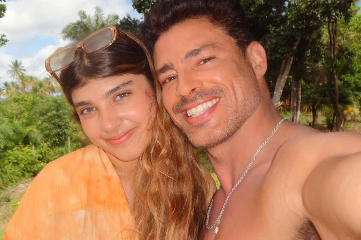 Cauã Reymond encanta ao postar foto com a filha