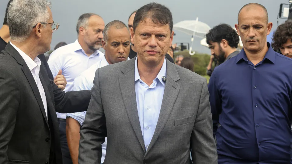 Concessões rodoviárias põem em xeque bandeira eleitoral de Tarcísio