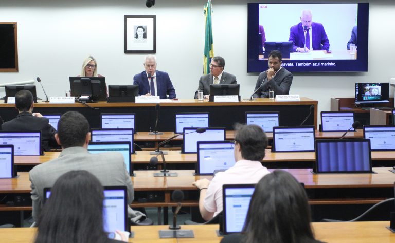 Debatedores relatam dificuldades para retirar passe livre interestadual de pessoas com deficiência – Notícias