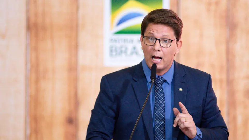 Câmara informa ao STF que viagens de Mário Frias ao exterior ainda estão ‘em apreciação’