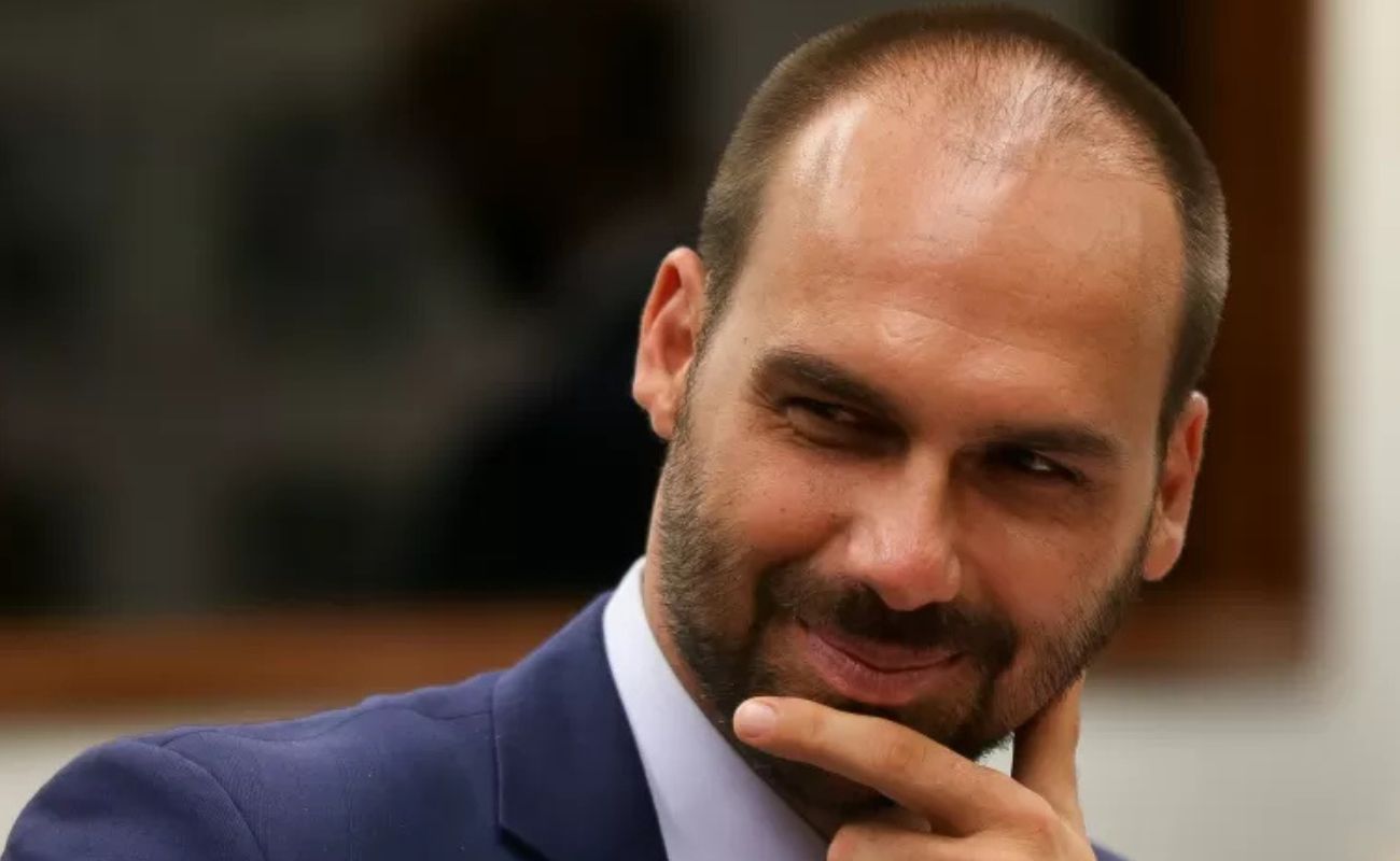 Eduardo reage a relatório americano: Moraes promove “censura mundial” que ameaça as eleições