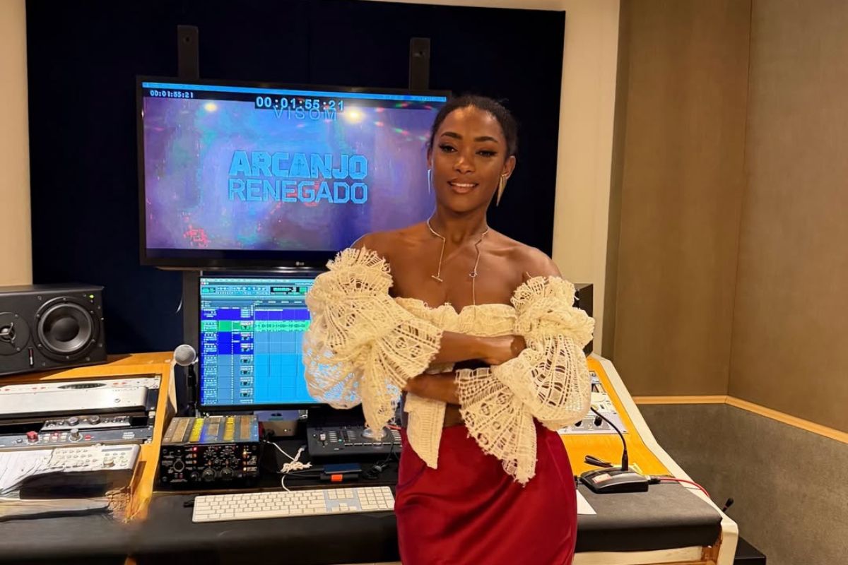 Erika Januza é internada no Rio de Janeiro