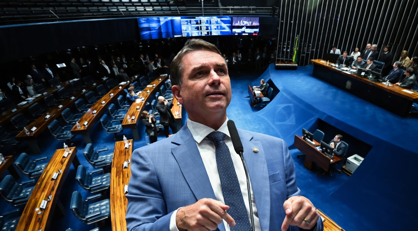 Flávio acusa Alexandre de Moraes de tentar desequilibrar as eleições de 2026 a partir do STF