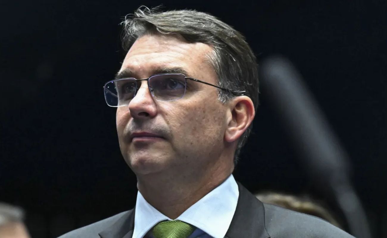 Flávio percorre ruas de São Paulo e conversa com eleitores