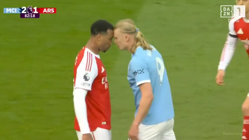 Haaland e Gabriel se estranham, e lance gera polêmica na Premier League