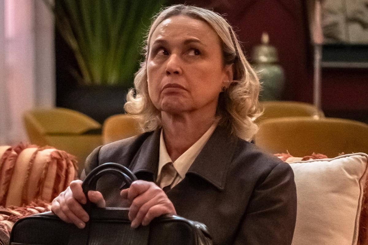 Helga intriga público em ‘Três Graças’ com ‘ser misterioso’